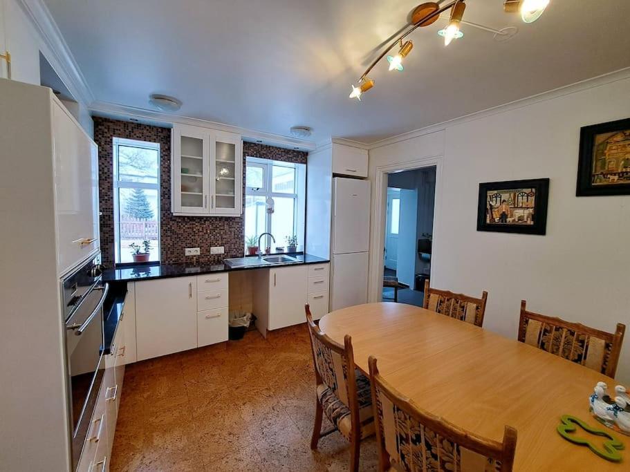 Spacious Apartment -Top Location Akureyri Extérieur photo